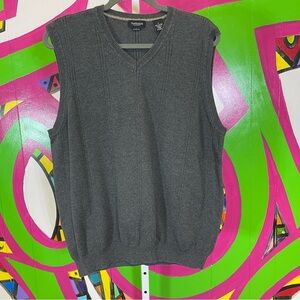 Van Huesen Studio, Sweater Vest, Size Large. In excellent condition!